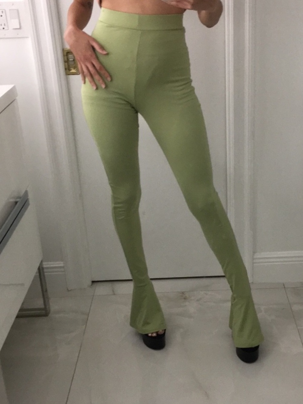 SET Top + Bottom 💚 - Picture 9 of 12